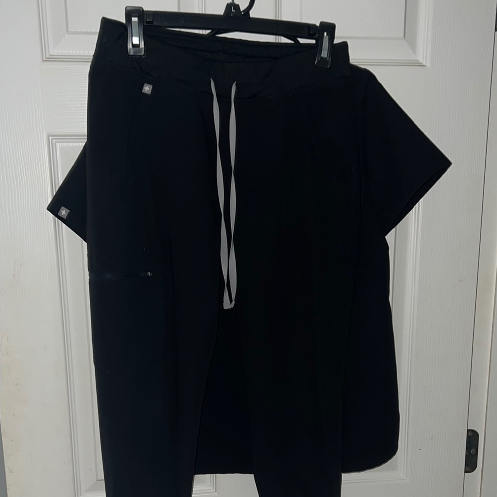 Figs Black Scrub set